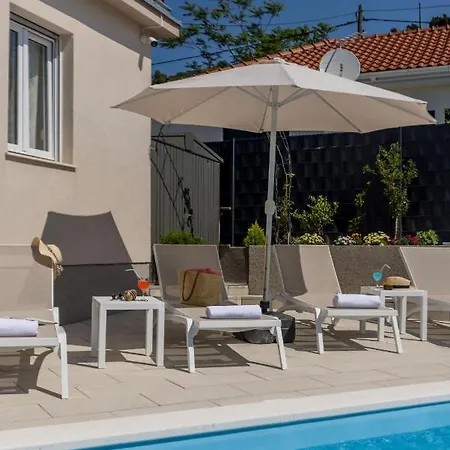 Villa Katess With Heated Pool Split Exterior photo