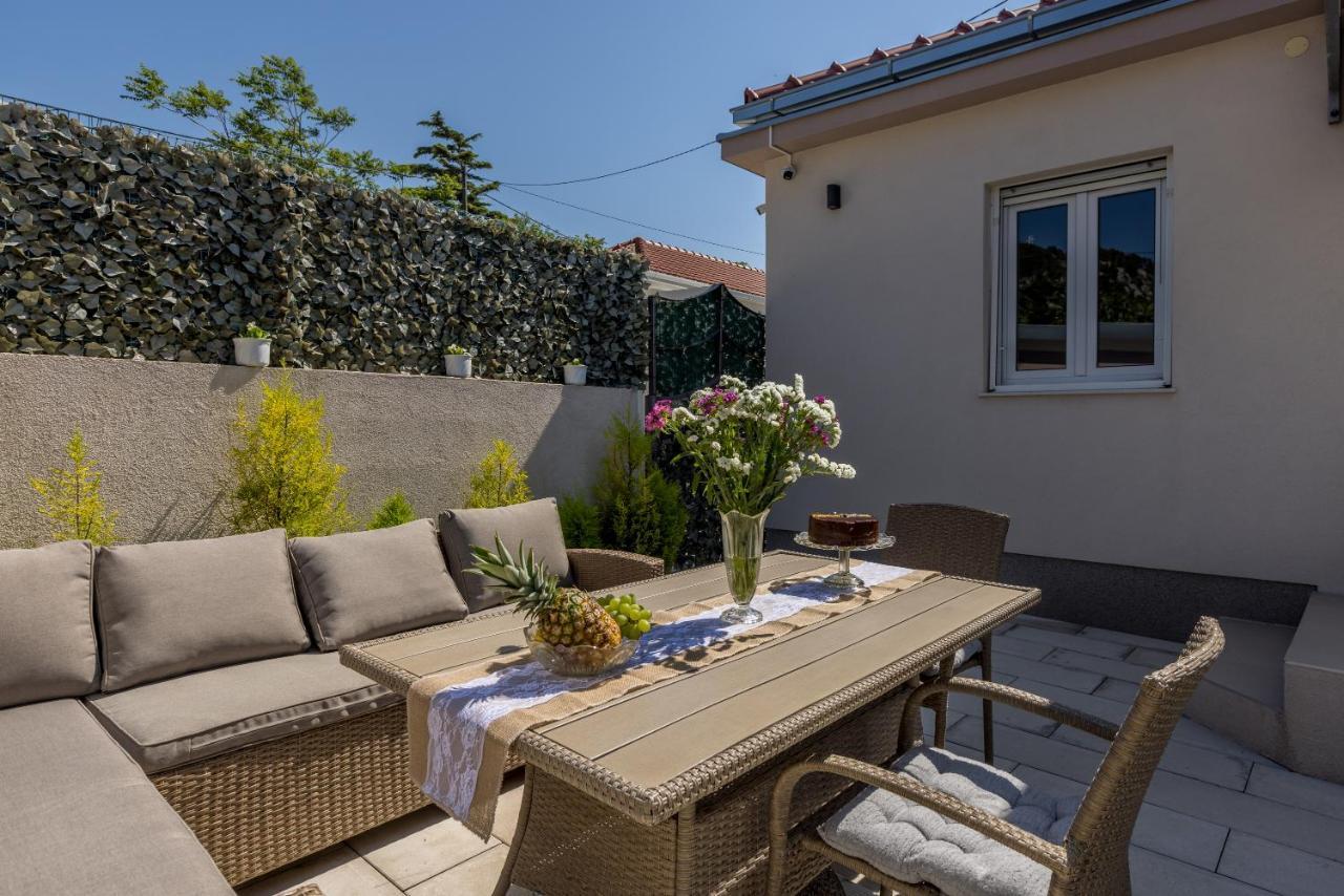 Katess With Heated Pool Villa Split