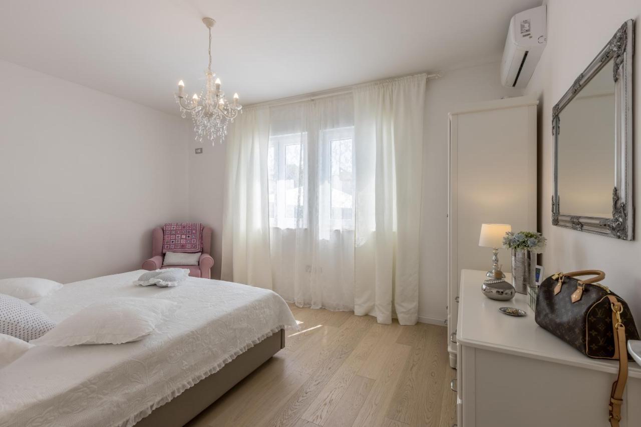 Villa Katess With Heated Pool *