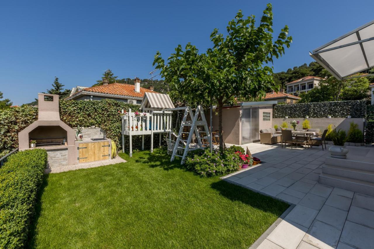 Villa Katess With Heated Pool