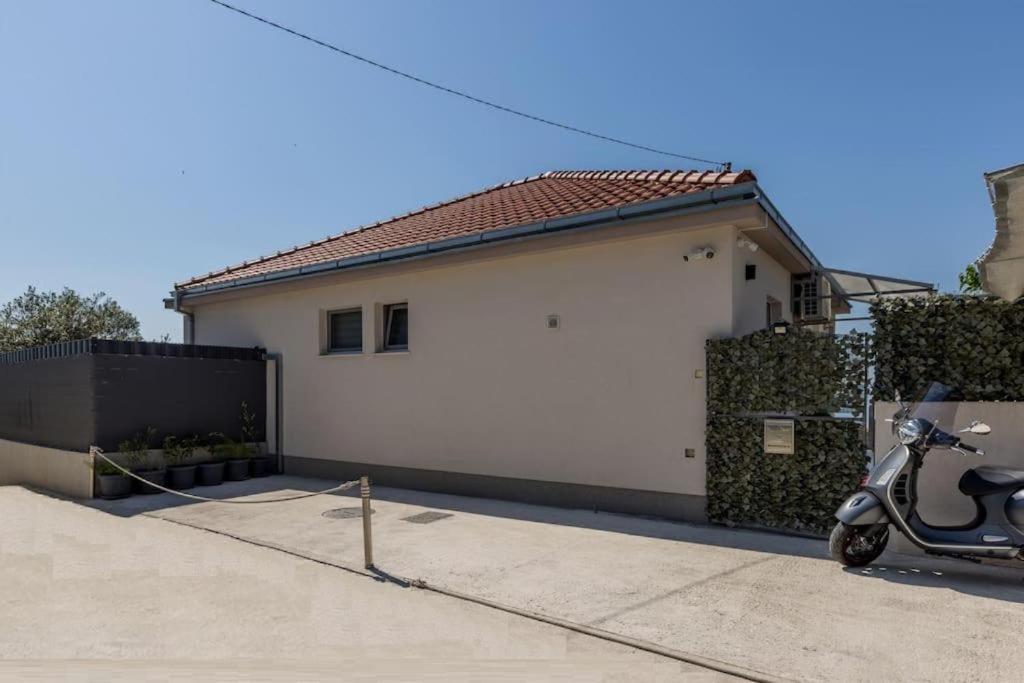 Villa Katess With Heated Pool *